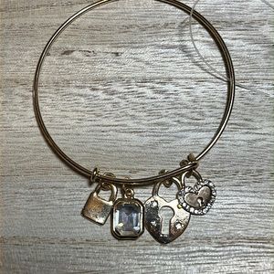 Justin & Taylor Expandable Bangle Bracelet - Gold